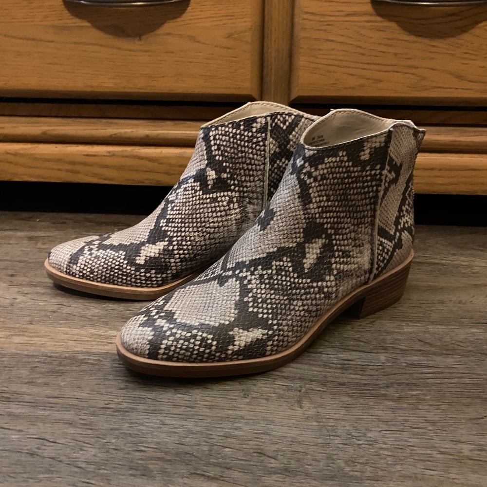 Dolce Vita Snakeskin Print Booties Boots 9